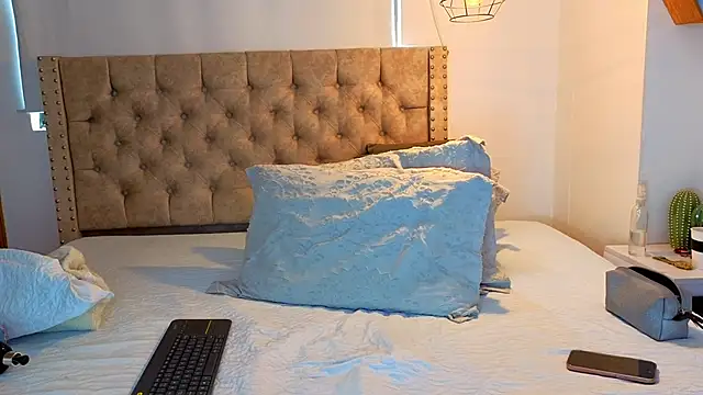 KeryHillson online show from January 10, 12:43 pm