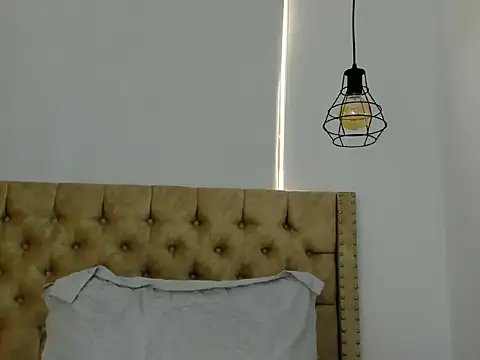 KeryHillson online show from September 16, 2:36 pm