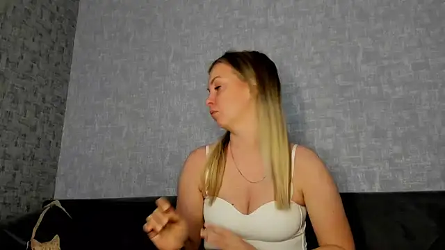 iam Venus online show from February 14, 8:27 am