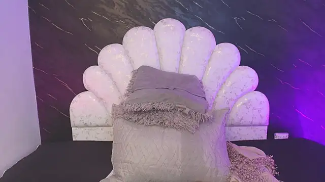  MiaBrown  online show from March 24, 12:10 pm