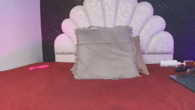  MiaBrown  online show from March 14, 1:01 pm