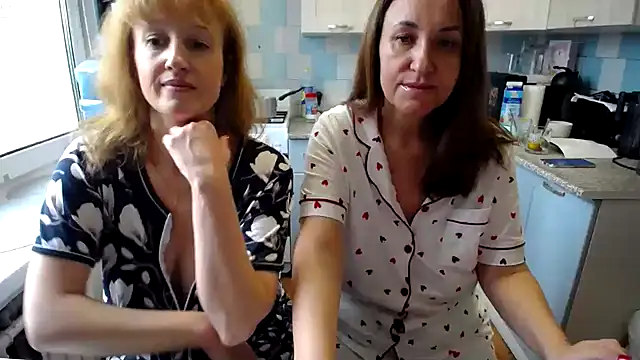 DonnaMagdalena online show from September 17, 7:39 am