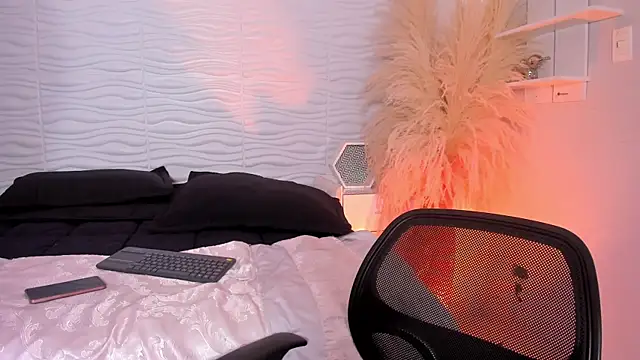 CamileHolmes online show from March 1, 5:51 am