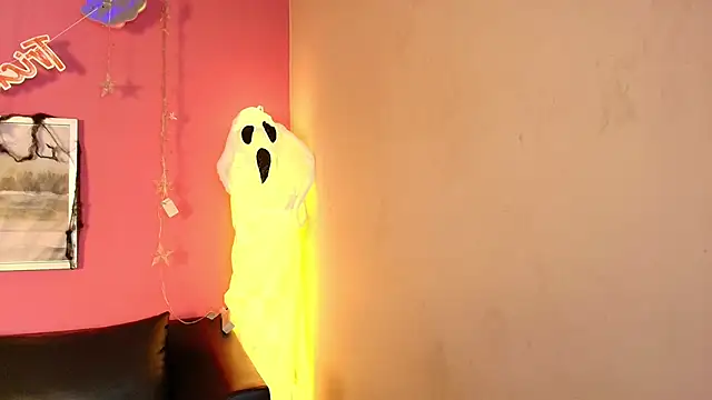 Tiffanysurez  online show from October 28, 2:06 am