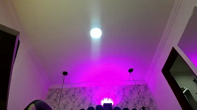 nalalye cruzz  online show from February 4, 2:36 am