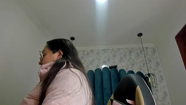 nalalye cruzz  online show from January 7, 2:15 am