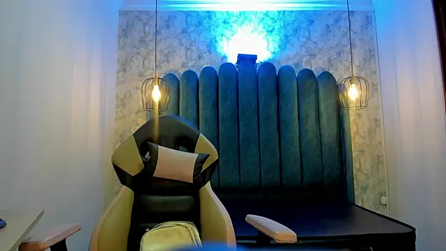 nalalye cruzz  online show from October 31, 3:30 am