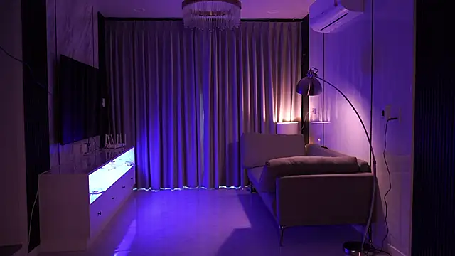 Snapshot of VixenMia chatting on October 5, 3:33 am VixenMia online show from October 5, 3:33 am