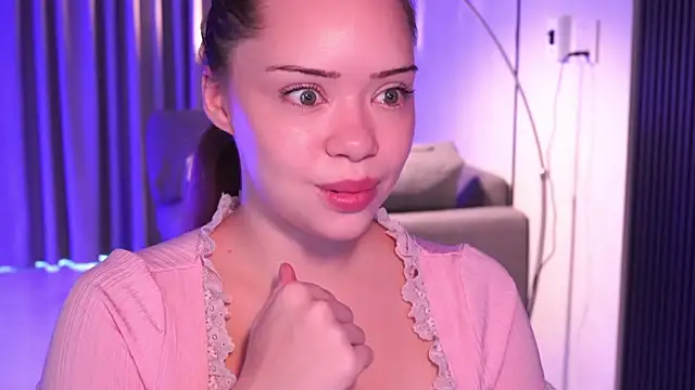 Snapshot of VixenMia chatting on October 2, 3:00 am VixenMia online show from October 2, 3:00 am