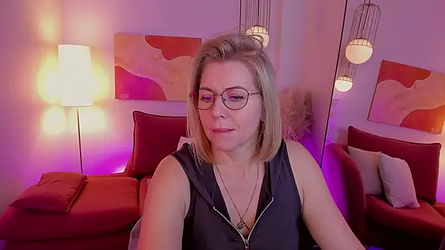 Annie Light online show from November 12, 5:49 am