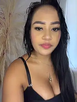 Luisa Fernandaa online show from April 5, 7:46 pm