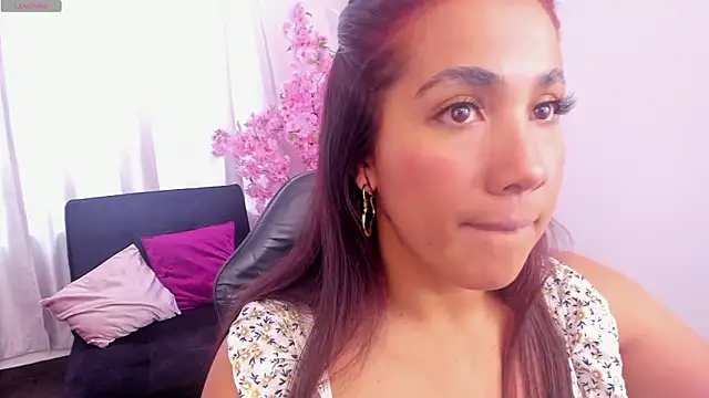 KAROLIVONNE online show from March 29, 8:19 pm