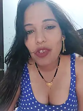 Snapshot of Poojabhabi101 chatting on October 1, 7:02 am Poojabhabi101 online show from October 1, 7:02 am