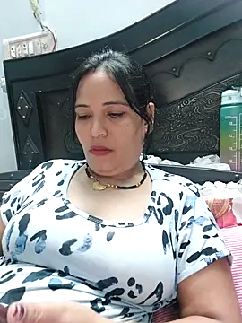 Snapshot of Poojabhabi101 chatting on October 2, 7:13 am Poojabhabi101 online show from October 2, 7:13 am