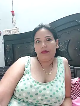 Snapshot of Poojabhabi101 chatting on September 19, 6:23 am Poojabhabi101 online show from September 19, 6:23 am