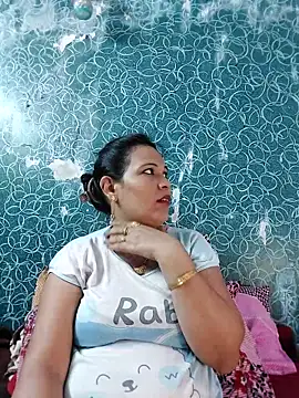 Snapshot of Poojabhabi101 chatting on September 16, 5:43 pm Poojabhabi101 online show from September 16, 5:43 pm