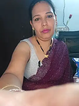 Snapshot of Poojabhabi101 chatting on October 5, 6:18 am Poojabhabi101 online show from October 5, 6:18 am