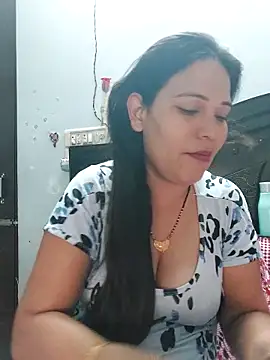 Snapshot of Poojabhabi101 chatting on September 14, 6:44 am Poojabhabi101 online show from September 14, 6:44 am