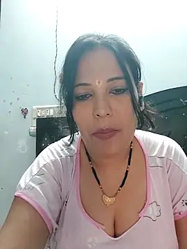 Snapshot of Poojabhabi101 chatting on October 4, 5:24 am Poojabhabi101 online show from October 4, 5:24 am