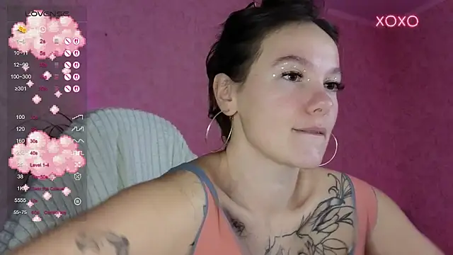 lil luna x online show from December 1, 2:09 pm