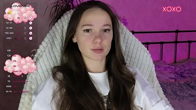 lil luna x online show from December 5, 5:47 pm