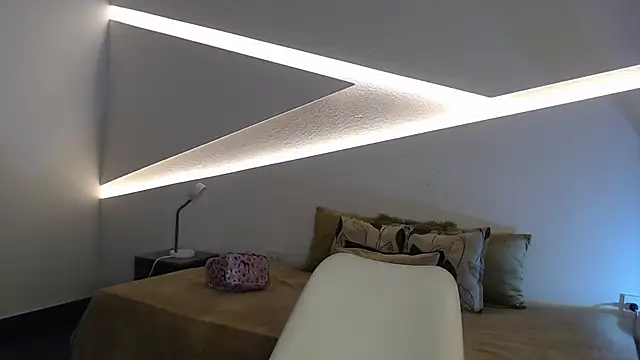 hot little bunny online show from October 8, 9:52 pm