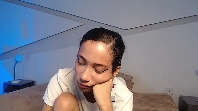 hot little bunny online show from December 2, 9:06 pm