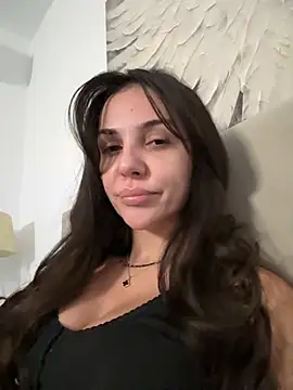 TaniaAmore online show from November 4, 4:45 pm