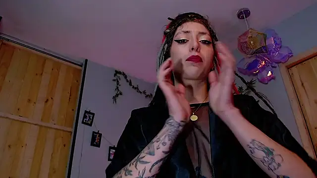 VickyJackson  online show from November 26, 10:55 pm