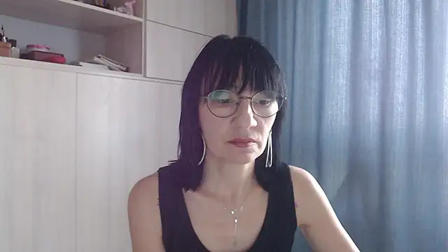 Snapshot of Erica95Bloom chatting on September 14, 9:18 am Erica95Bloom online show from September 14, 9:18 am
