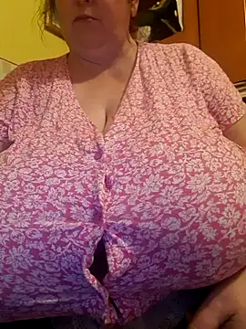 Nataliesbestjuggs online show from October 6, 7:40 pm