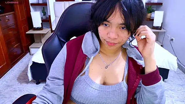 laureentt  online show from September 12, 3:29 am