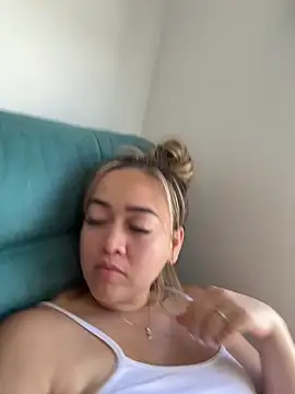 Danielavegax online show from September 28, 6:35 pm