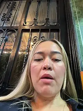 Danielavegax online show from April 22, 2:52 am