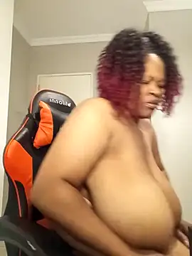 bustylisa1983 online show from April 28, 5:00 am