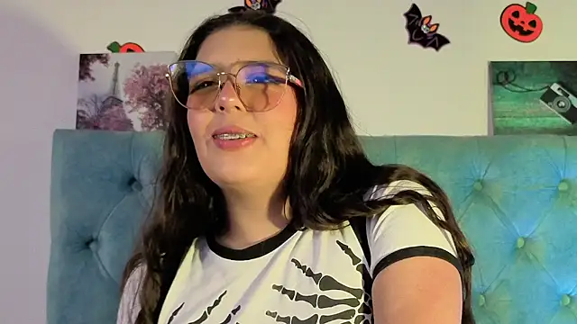 Paola Lyon  online show from October 24, 7:10 pm