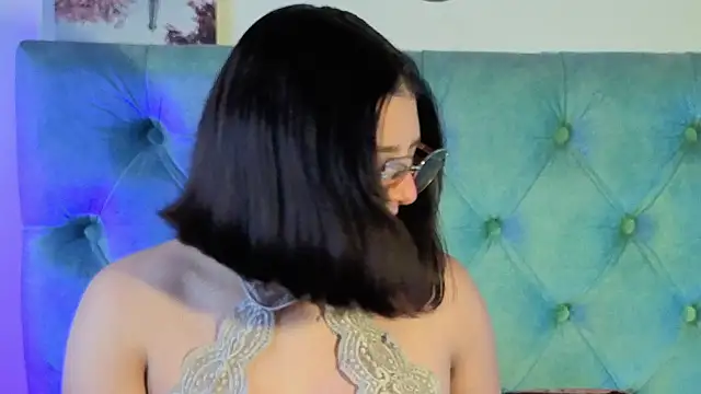 Paola Lyon  online show from November 28, 6:00 pm