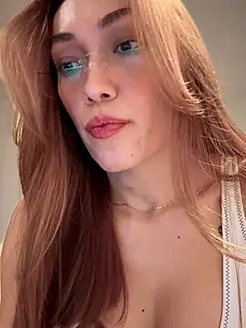 Snapshot of MichelleFerry_ chatting on October 16, 2:25 am MichelleFerry online show from October 16, 2:25 am