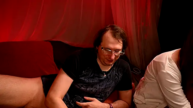 Claudia and elon  online show from October 21, 11:53 pm