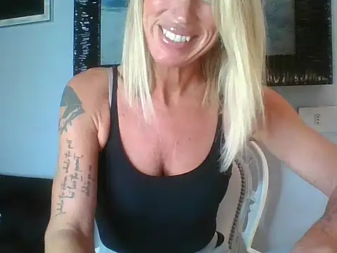 Snapshot of Weloveblue chatting on September 24, 8:57 am Weloveblue online show from September 24, 8:57 am