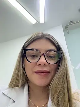Snapshot of alicee16 chatting on October 13, 8:33 pm alicee16 online show from October 13, 8:33 pm