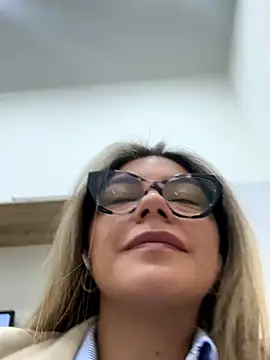 Snapshot of alicee16 chatting on October 6, 5:29 pm alicee16 online show from October 6, 5:29 pm