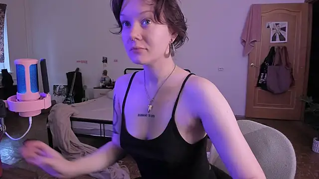 Snapshot of evathority chatting on October 14, 11:46 am evathority online show from October 14, 11:46 am