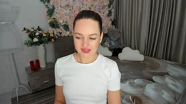 Snapshot of MiracleCurly chatting on October 15, 7:38 pm MiracleCurly online show from October 15, 7:38 pm