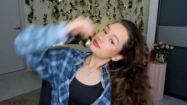 MiracleCurly online show from April 11, 10:19 am