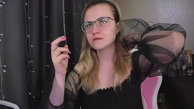 MissBrightShine online show from April 7, 11:01 am