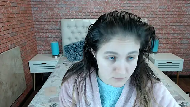 Holliy Cooper online show from November 7, 7:58 am