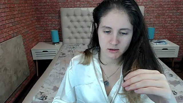 Snapshot of Holliy_Cooper chatting on October 8, 8:18 am Holliy Cooper online show from October 8, 8:18 am