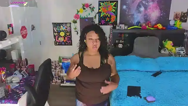 Snapshot of temptressbeauty24 chatting on September 18, 2:48 pm temptressbeauty24 online show from September 18, 2:48 pm