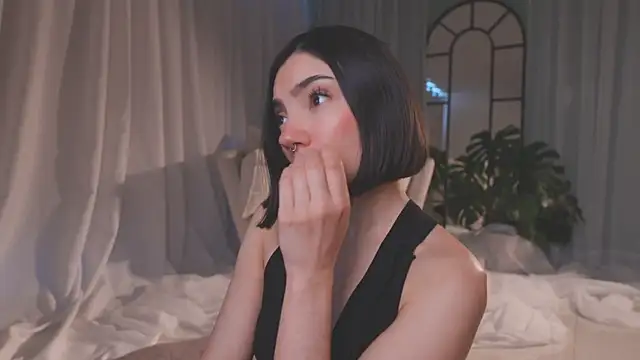 AmyArmstrong online show from March 4, 10:16 pm